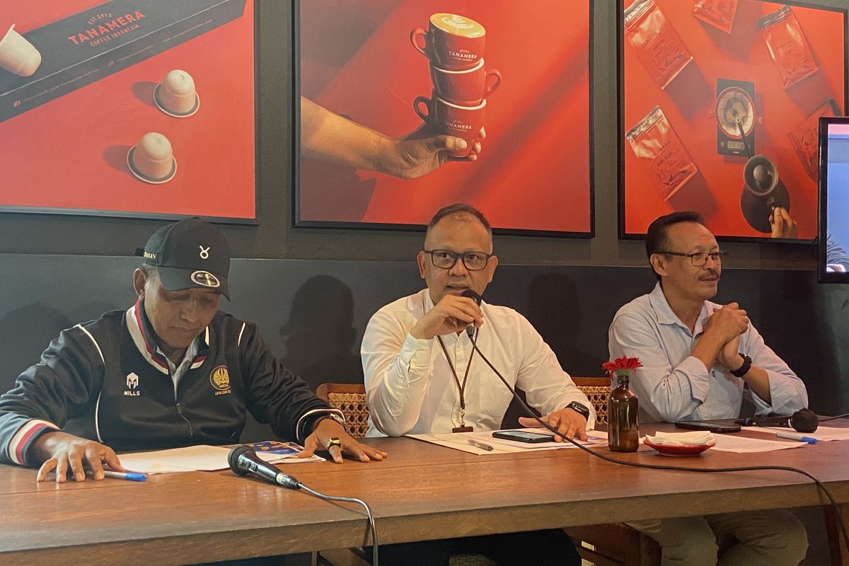 Konferensi Pers persiapan Konferensi Puncak Pendidikan Tinggi Indonesia (KTTI) di Surabaya, Senin (17/11/2025)