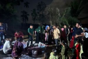 Bupati Aceh Timur Bermalam di Pengungsian, Bahas Hunian untuk Korban Banjir di Pedalaman