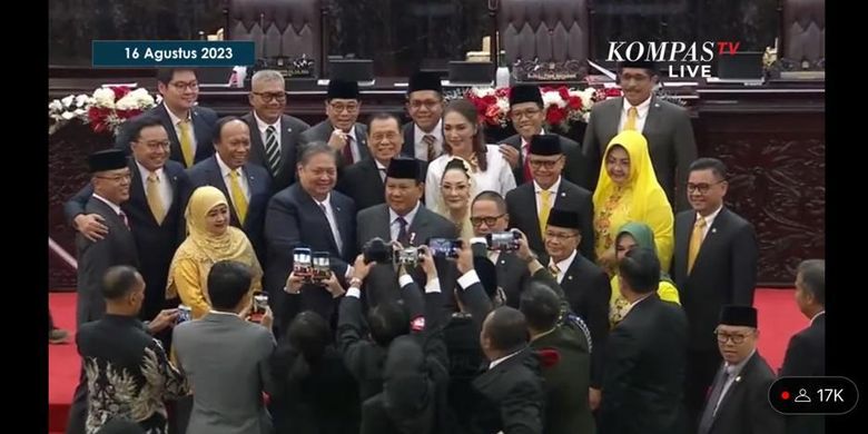 Ketua Umum Partai Gerindra Prabowo Subianto dan Ketua Umum Partai Golkar Airlangga Hartarto kompak menghadiri Sidang Tahunan MPR 2023 di Gedung Kura-kura Kompleks Parlemen, Senayan, Jakarta, Rabu (16/8/2023).