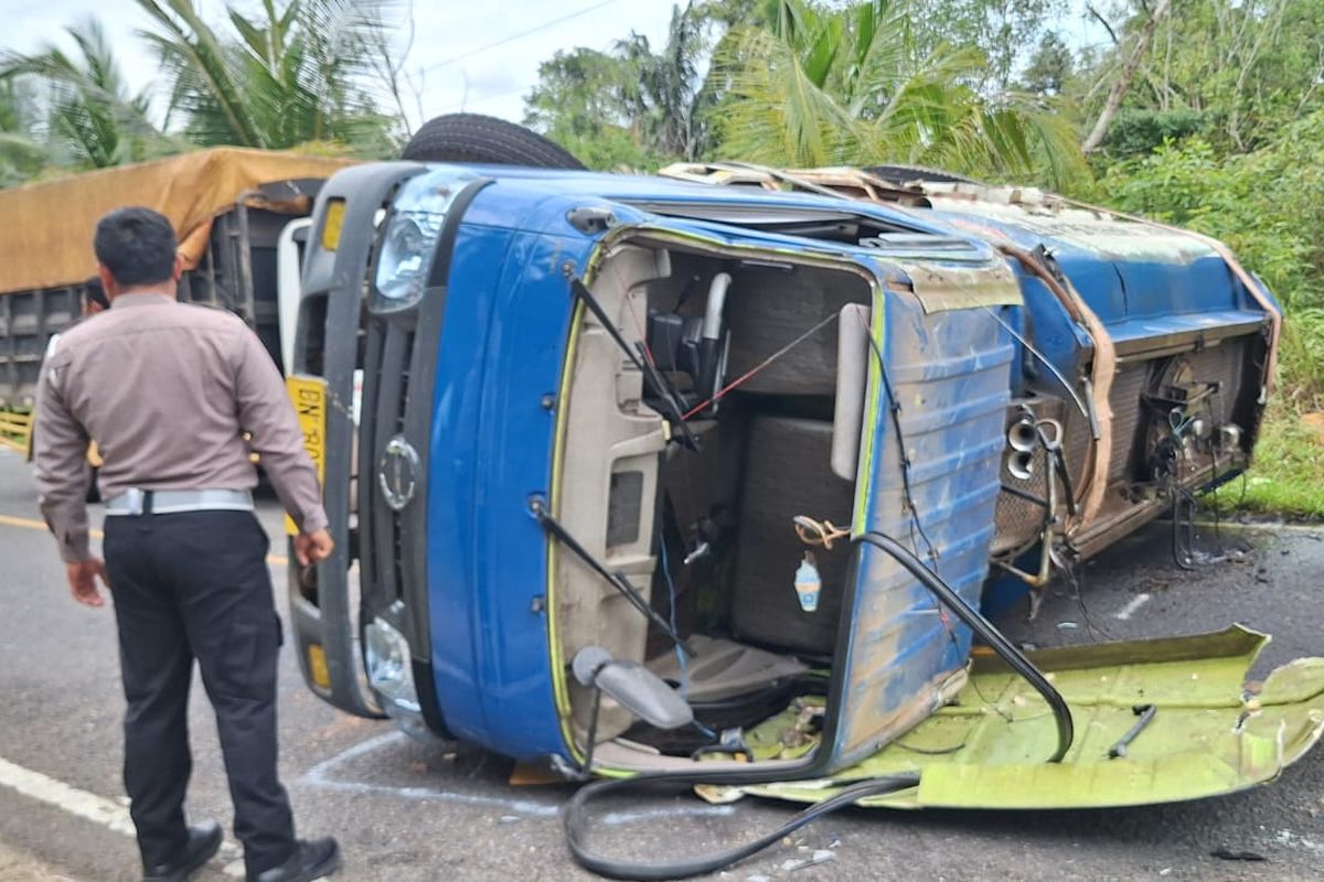 Kecelakaan truk tanki dan sedan Vios di Belo Laut, Bangka Barat 20 Agustus 2025.