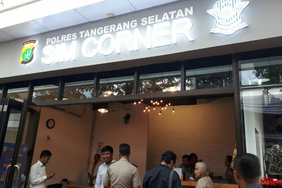 Warga Tangsel dan sekitarnya kini bisa mengurus perpanjangan atau pembuatan SIM baru di SIM Corner yang dibuat Polres Tangsel di dalam kawasan Summarecon Digital Center (SDC) Serpong. Foto diambil Jumat (23/2/2018).