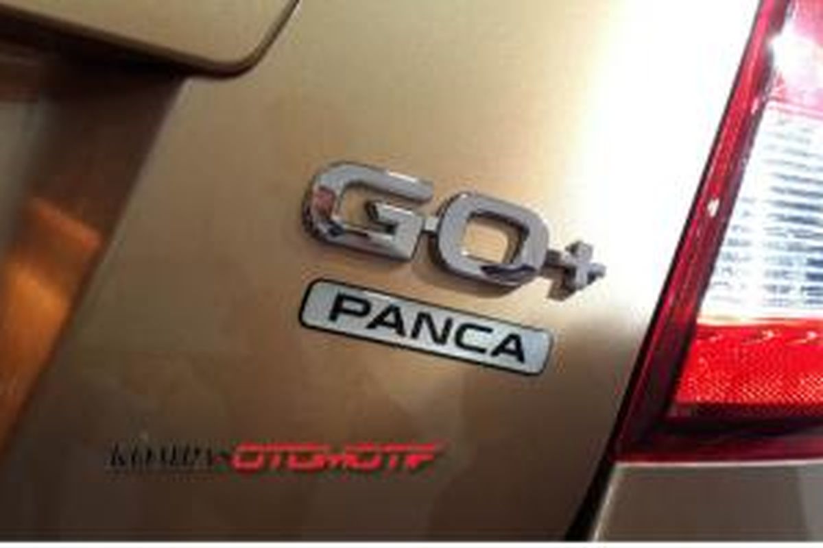Logo Datsun Go  Panca di bagian belakang.
