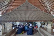 Makam Sunan Bonang dan Tradisi Bubur Suro