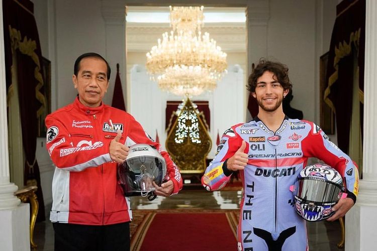 Enea Bastianini saat parade MotoGP di Jakarta