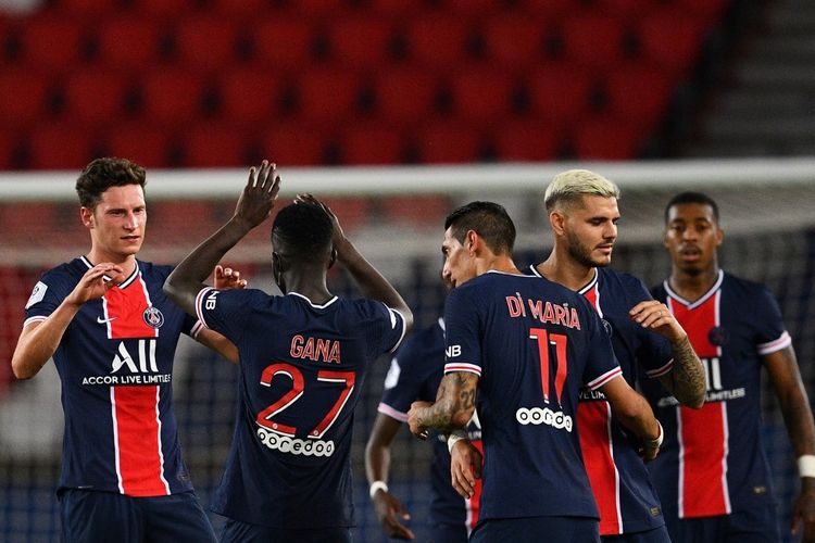 Para pemain Paris Saint-Germain merayakan kemenangan mereka atas Metz pada laga lanjuta Ligue 1 2020-2021 di Stadion Parc des Princes, Rabu (16/9/2020) atau Kamis dini hari WIB.