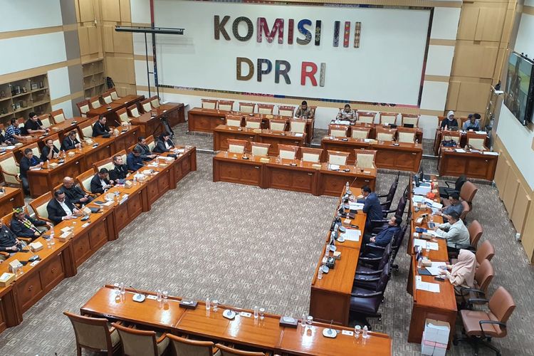 Advokat di Komisi III: Pemerintah Suka Menggunakan Jasa Premanisme