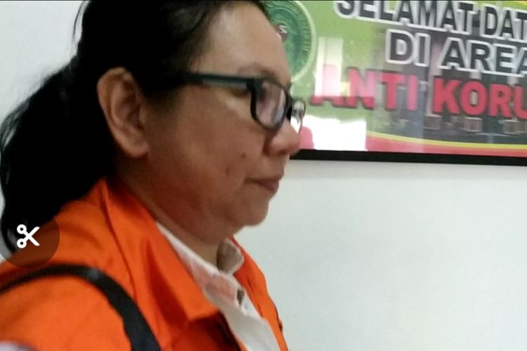 Liliana Hidayat, terdakwa kasus suap Kepala Kantor Imigrasi Mataram Kurnadie, usai menjalani sidang pertama di Pengadilan Tipikor Mataram, Rabu (21/8/2019) dengan agenda pembacaan dakwaan.