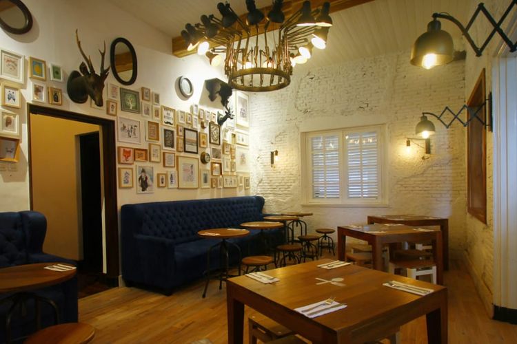 Suasana Kafe ala gaya Vintage Belanda di Goodfelas Resto Semarang 