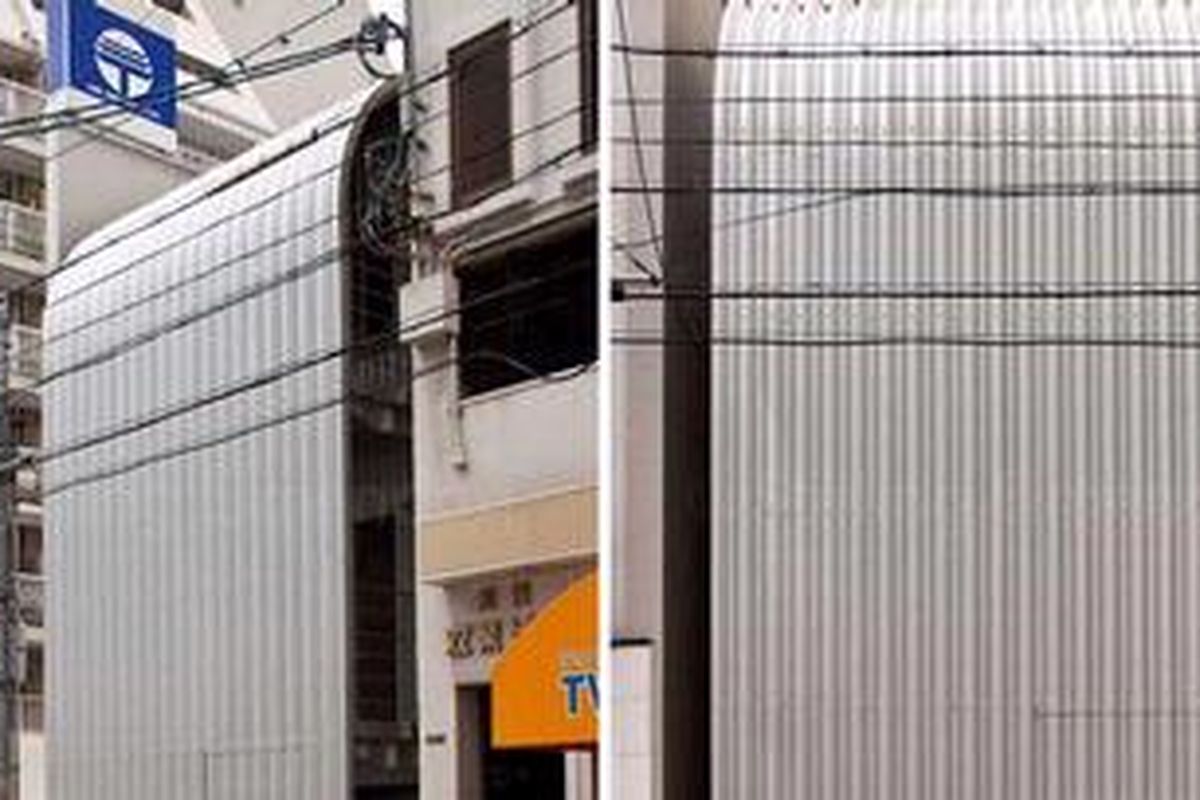 Shuhei Endo membuat "kulit" logam bergelombang dan berlubang sebagai "pembungkus" rumah itu. "Pembungkus" ini menutupi rumah dari atap hingga ke bagian depannya.