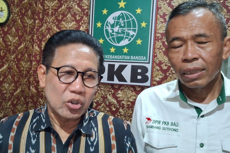 Ketua Bidang Penguatan Eksekutif, Legislatif dan Pengurus PKB Abdul Halim Iskandar (Gus Halim) didampingi Ketua DPW PKB Bali Bambang Sutiyono usai peresmian kantor DPW PKB Bali di Jalan Veteran, Kota Denpasar, Bali, pada Sabtu (28/9/2024). KOMPAS.com/ Yohanes Valdi Seriang Ginta