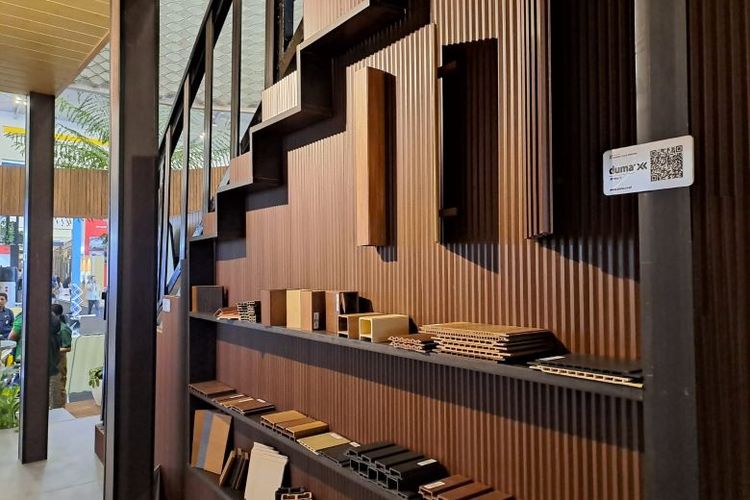 Booth PT Sumber Djaja Perkasa hadir di gelaran IndoBuildTech Expo Part 2 2024 memamerkan produk Rooftop® dan Duma®.