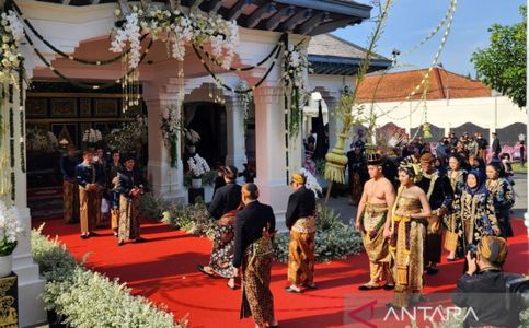A Series of Traditional Processions in Son's Marriage to Preserve Culture: Jokowi
