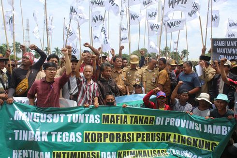 Tanahnya Dirampas Mafia Tanah, Petani Transmigran Demo ke Kantor Gubernur Jambi