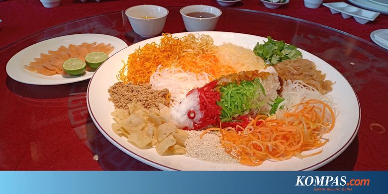 Aduk Salad Yu Sheng Harus Diangkat Tinggi, Kenapa?