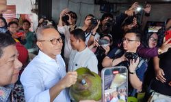 Menko Pangan dan Mendag Tinjau Sub Pangkalan di Klender, Pastikan Penyaluran LPG 3 Kg Aman