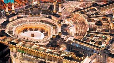 Ribuan Jemaah Padati Masjidil Haram dan Masjid Nabawi pada Malam Pertama 10 Hari Terakhir Ramadhan