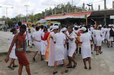 Peringati Hari AIDS, Ratusan Pelajar di NTT Gelar Aksi Jalan Mundur