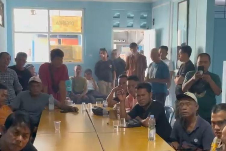 Puluhan Sopir Angkot Geruduk Kantor Dishub Bogor, Protes Operasional BisKita Transpakuan