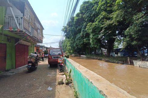 Banjir Makin Parah, Warga Minta Kali Baru Jaktim Dikeruk