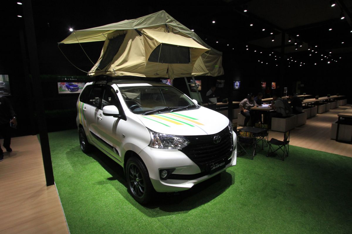 Toyota Avanza yang dipamerkan di belakang stan Toyota GIIAS 2018
