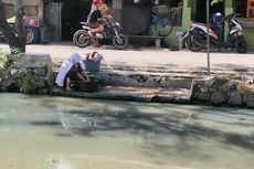 Air Tanah Asin, Warga Kalideres Cuci Baju di Air Keruh Kali Maja