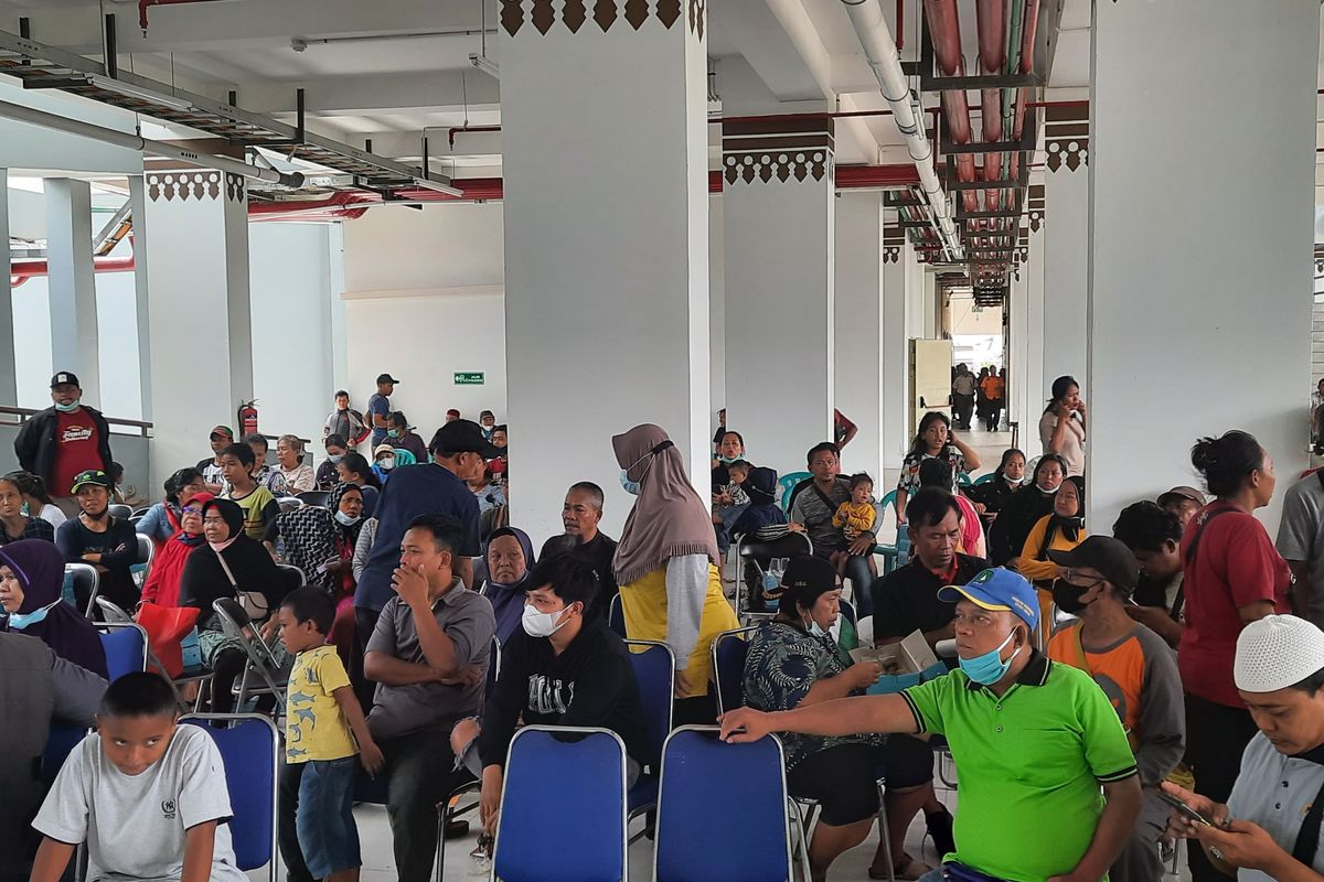 Pengungsi korban kebakaran Pasar Gembrong, RW 001 Cipinang Besar Utara, Jatinegara, Jakarta Timur, mulai menempati Rumah Susun (Rusun) Cipinang Besar Utara pada Senin (23/5/2022).