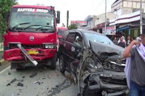 Sopir Truk Melarikan Diri Usai Terlibat Kecelakaan di Pinang Kota Tangerang