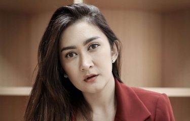Usir Bosan di Rumah, Nafa Urbach Nonton The World of The Married