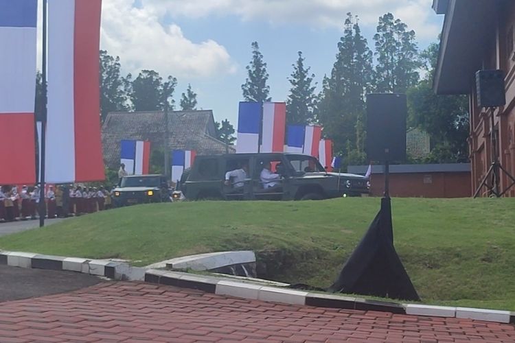 Presiden Macron Tiba di Akmil Magelang, Disopiri Prabowo Pakai Maung
