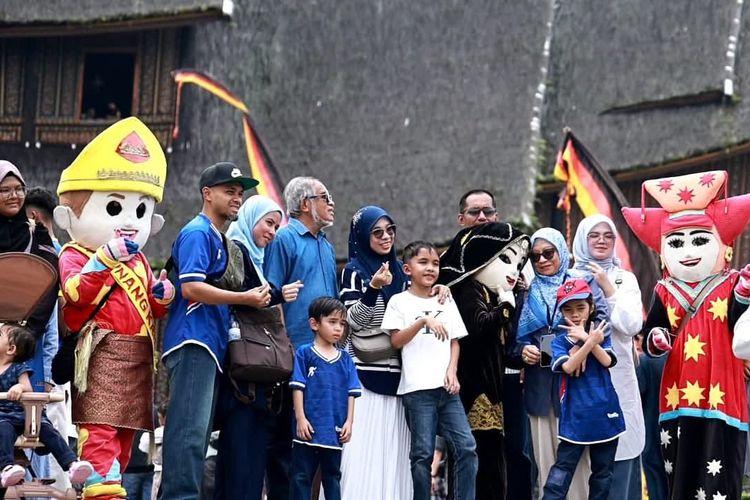Berburu Kenangan Lebaran di Istano Basa Pagaruyung, dari Batam hingga Malaysia Datang Menyapa Akar Budaya