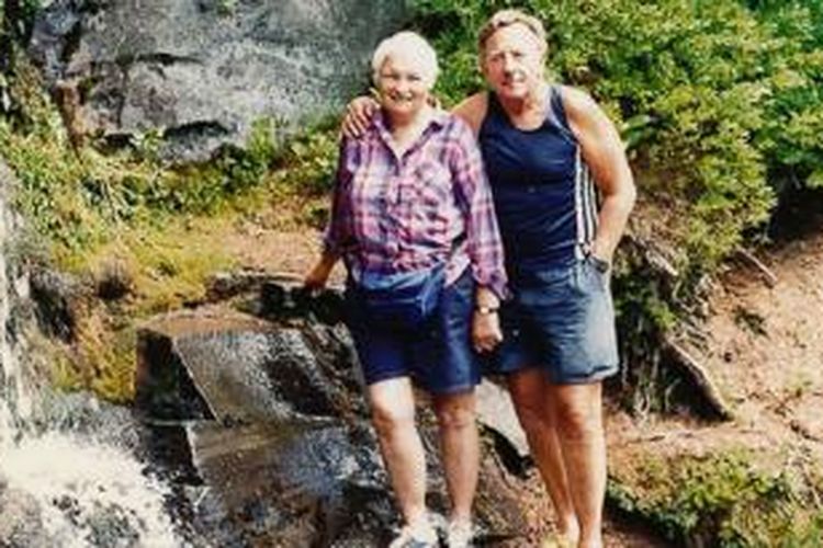 Peter Petrasek dan istrinya, Joan, dalam sebuah liburan