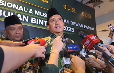 Profil Ketum PBB Yusril Ihza Mahendra yang Didukung Jokowi Jadi ...