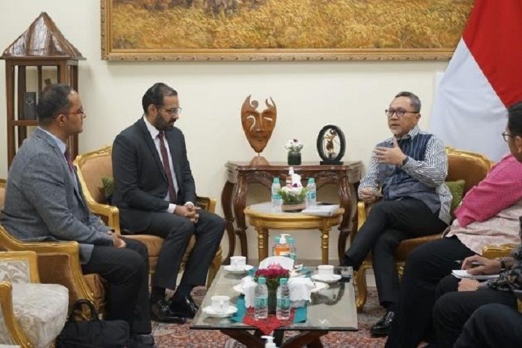 Menteri Perdagangan (Mendag) Zulkifli Hasan melakukan pertemuan dengan Wakil Direktur Pengembangan Korporat Apolli Hospitals Enterprise Harinder Singh Sidhu di New Delhi, India, Senin (13/3/2023). 