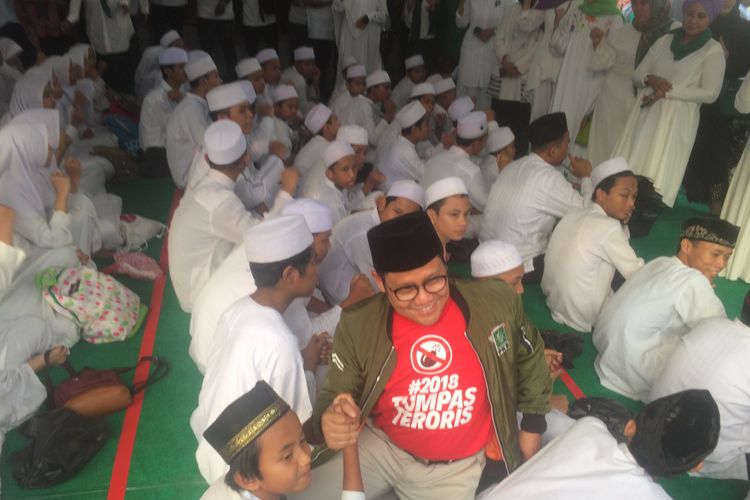 Ketua Umum Partai Kebangkitan Bangsa (PKB), Muhaimin Iskandar saat menghadiri acara buka bersama anak yatim di Kantor DPP PKB, Jakarta, Senin (4/6/2018).