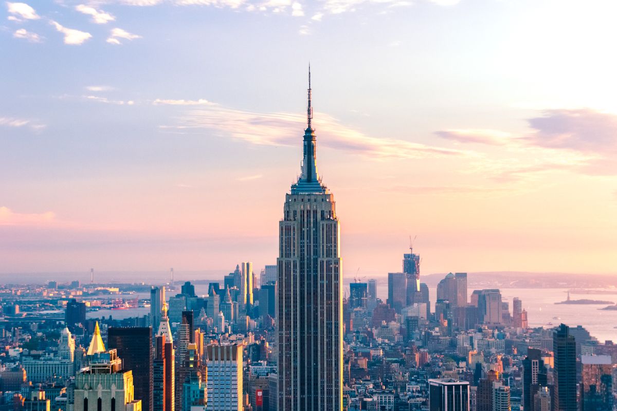 Ilustrasi Empire State Building di Manhattan, New York City, Amerika Serikat.