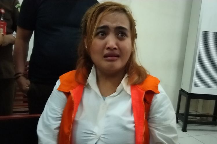 Terdakwa Lina Mukherjee saat menjalani sidang perdana di Pengadilan Negeri Kelas 1 Palembang, Selasa (25/7/2023).