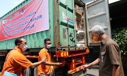 Salurkan Bantuan untuk Korban Banjir Bandang NTT, Ganjar: Ini Bagian dari Spirit Kebersamaan Kita