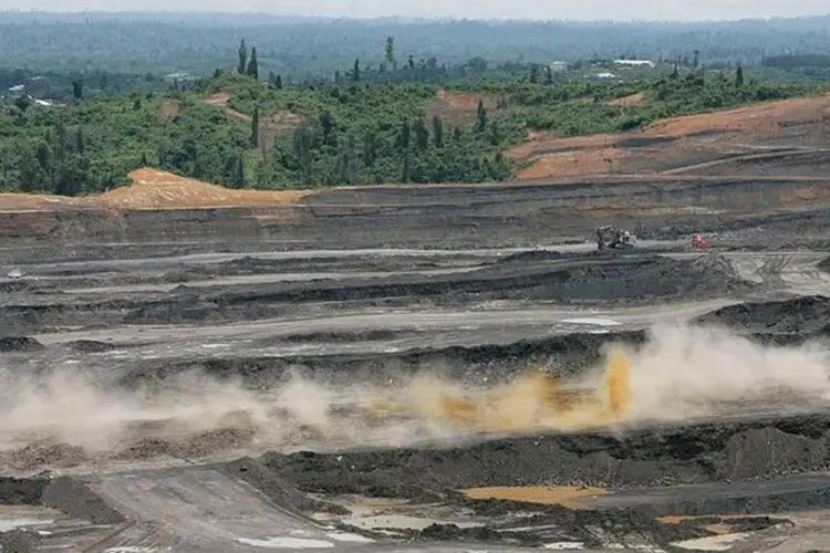 Area tambang batubara yang dikelola oleh PT KPC di Kalimantan Timur