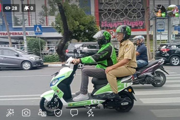 Ojol Day resmi ditetapkan oleh Pemerintah Kota (Pemkot) Makassar, Selasa (20/9/2022). Untuk memberi contoh kepada masyarakat, Wali Kota Makassar Danny Pomanto menggunakan ojol dari kediamannya Jl Amirullah hingga Kantor Balai Kota Makassar. 