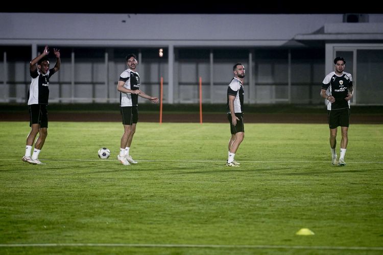 Timnas Indonesia Jalani Latihan Perdana bareng Kluivert Jelang Lawan Australia