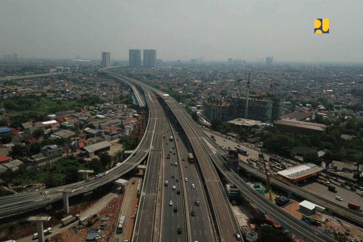 Penutupan sementara ini dalam rangka penggantian nama Jalan Tol Layang Jakarta-Cikampek (Japek) II Elevated yang telah diresmikan Presiden Joko Widodo (Jokowi) pada Desember 2019, serta merujuk Surat Izin Menteri PUPR Nomor BM.07.02-Mn/635, tanggal 8 April 2021.