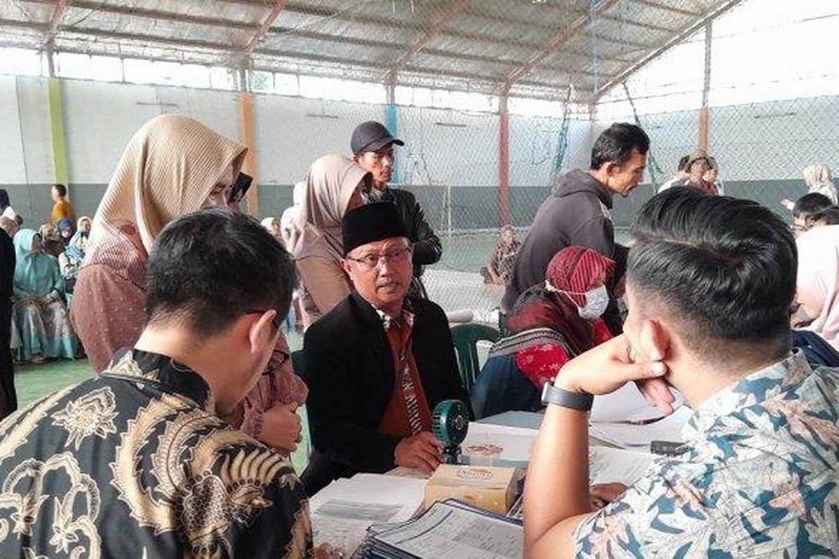 Proses sosialisasi dan pelaksanaan ganti rugi pembangunan Tol Getaci di Desa Talagasari, Kecamatan Kadungora, Kabupaten Garut, Jawa Barat, Kamis (27/6/2024). 
