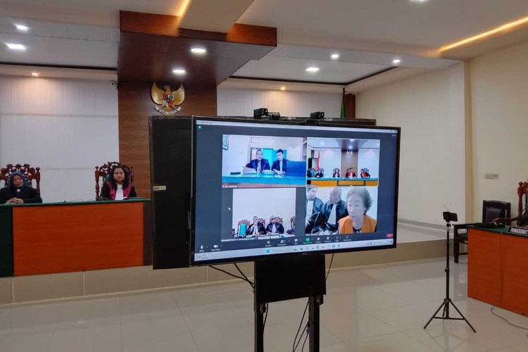 Sidang kasus penggelapan yang melibatkan menantu dan mertua, di Pengadilan Negeri Jombang, Jawa Timur, Selasa (17/10/2023).