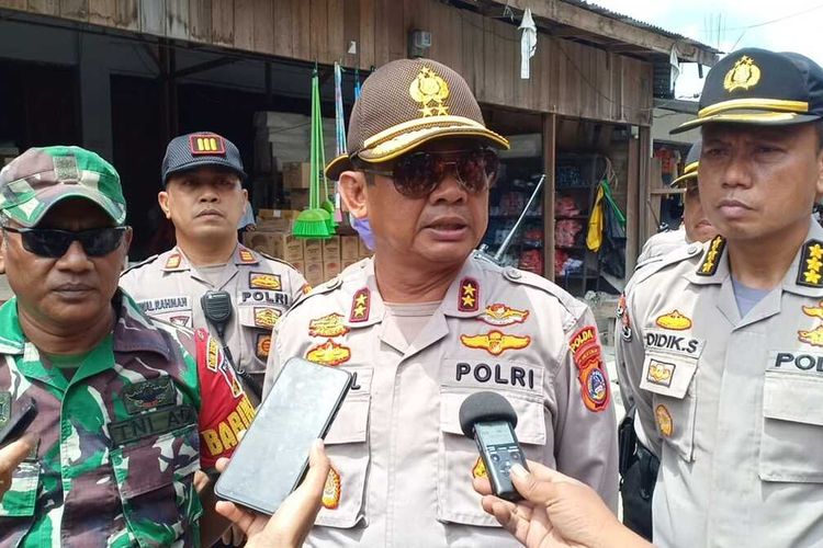 Tindaklanjuti maklumat Kapolri, Kapolda Sulteng beri imbauan warga di pasar dan pertokoan, Selasa (24/3/2020).