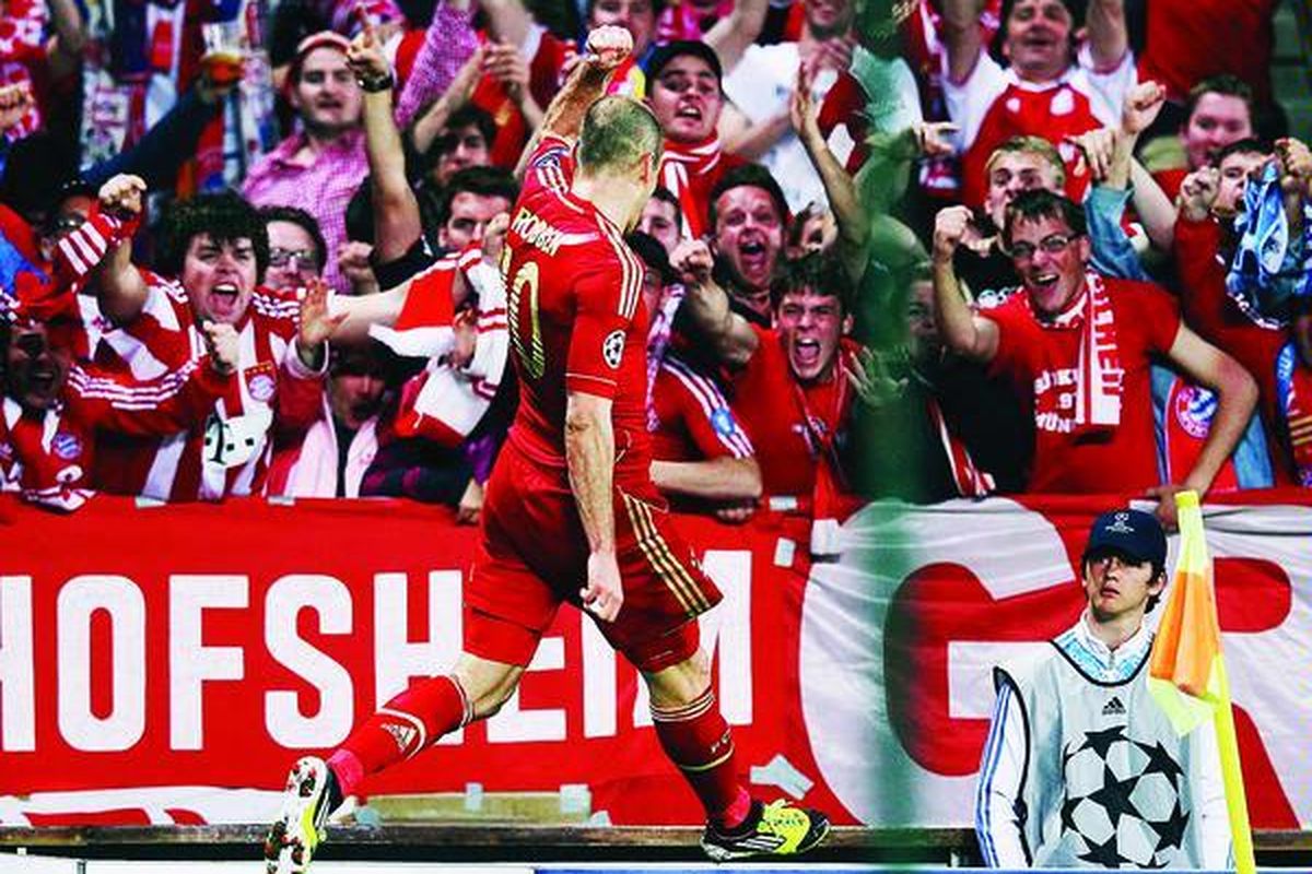 Arjen Robben, pemain Bayern Muenchen asal Belanda, merayakan gol kedua Muenchen yang diciptakannya ke gawang Marseille pada laga perempat final Liga Champions Eropa, Rabu (28/3). Bermain di Stadion Velodrome, Muenchen menang 2-0 atas Marseille.