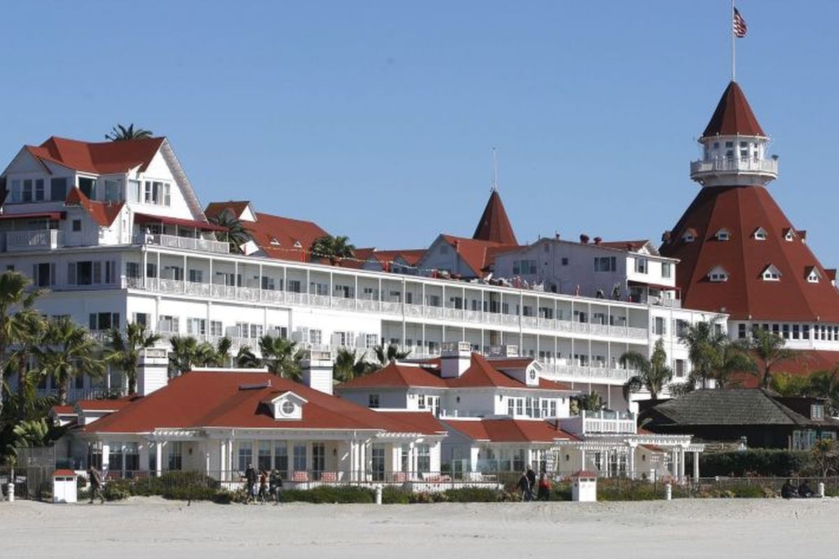 Hotel del Coronado berusia 132 tahun tetep sementara aibat virus Corona.