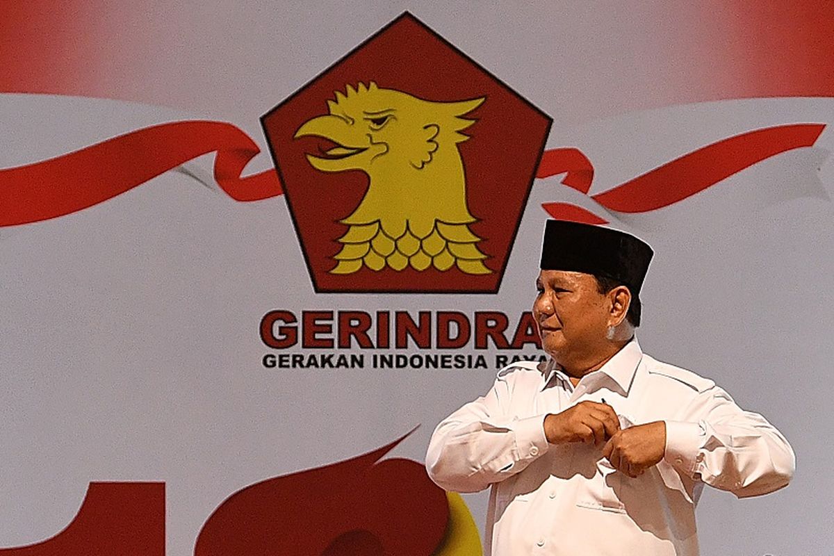 Ketua Dewan Pembina Partai Gerindra Prabowo Subianto meninggalkan panggung seusai menyampaikan pengarahan dalam peringatan HUT ke-12 Partai Gerindra di kantor DPP Partai Gerindra, Jakarta Selatan, Kamis (6/2/2020). Kegiatan yang dihadiri oleh para kader Partai Gerindra tersebut mengangkat tema Setia Bergerak untuk Indonesia Raya.?ANTARA FOTO/Sigid Kurniawan/aww.