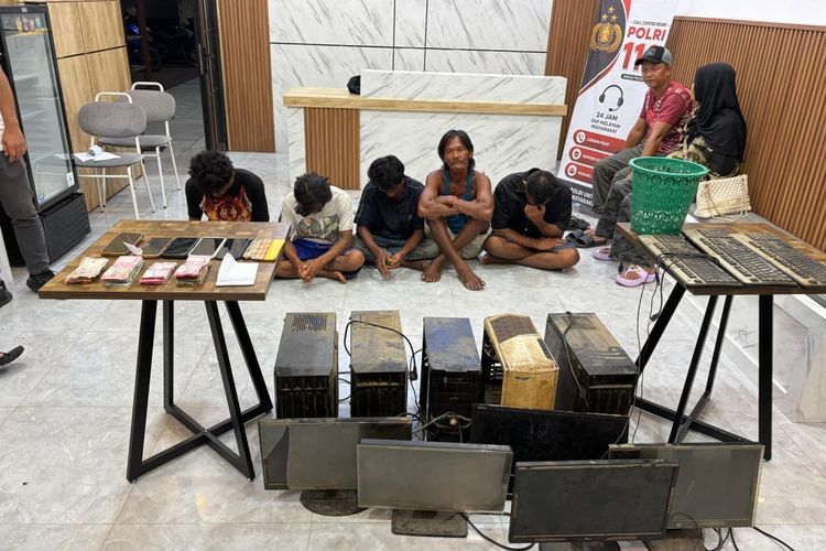 Warnet di Asahan Jadi Tempat Main Judi Online, 8 Orang Ditangkap  