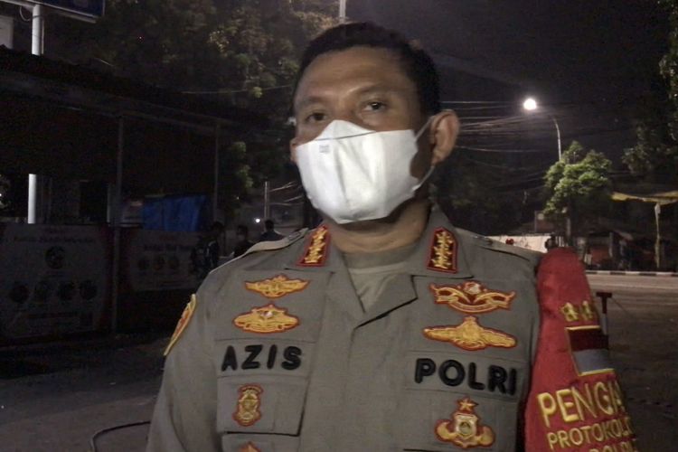 Kapolres Metro Jakarta Selatan, Kombes Pol Azis Andriansyah di sekitar lokasi bentrokan di Jalan Pasar Minggu Raya, Pancoran, Jakarta Selatan pada Kamis (18/3/2021) dini hari.