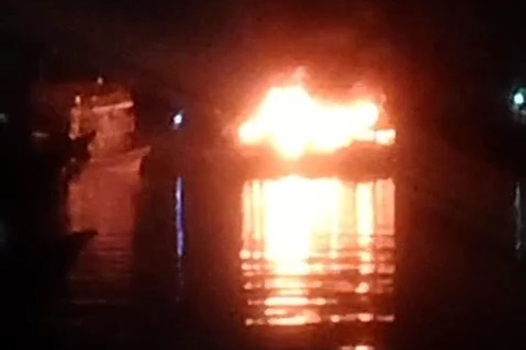 2 Kapal Terbakar di Muara Baru Jakut, 55 Personel Damkar Dikerahkan